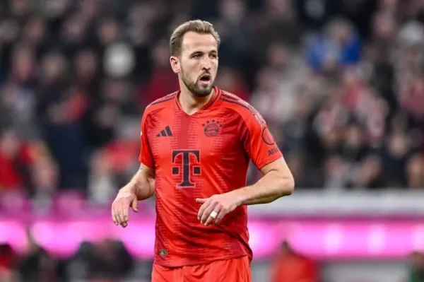 Bayern Munich Home Football Shirt 24/25 - Harry Kane playing