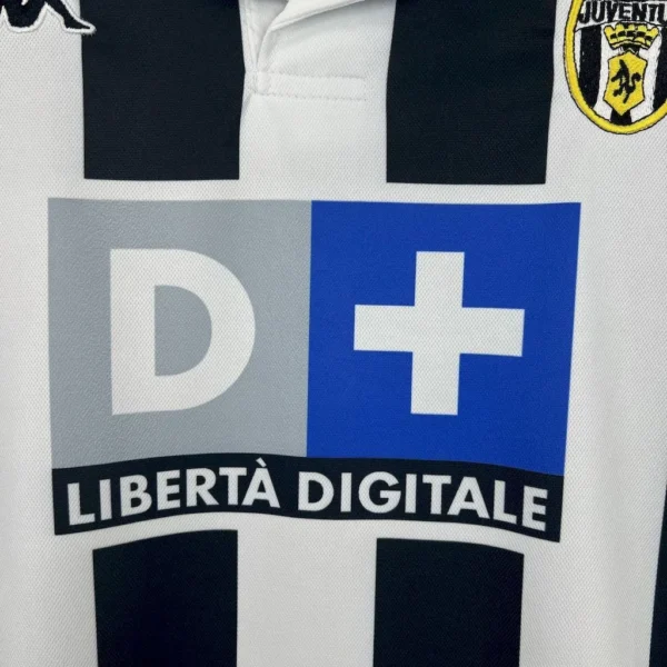 Juventus Home Football Shirt 1999/2000 details