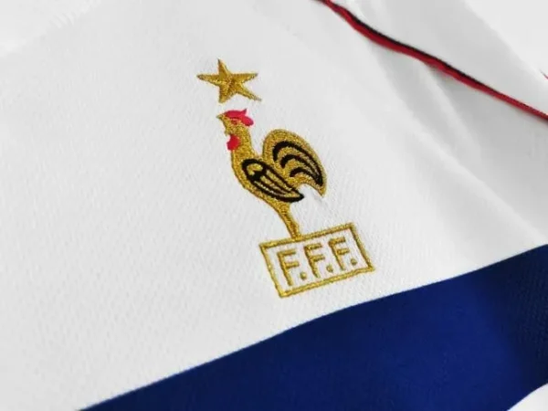 France Away Football Shirt 1998:1999 Crest