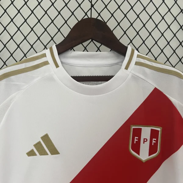 Peru Home Football Shirt 2024:2025 Crest