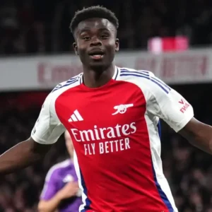 Arsenal Home Football Shirt 24/25 - Saka playing