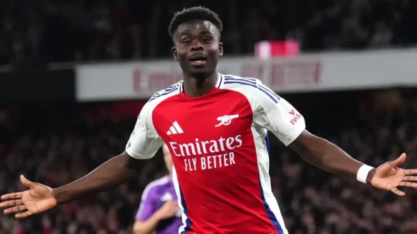 Arsenal Home Football Shirt 24/25 - Saka playing