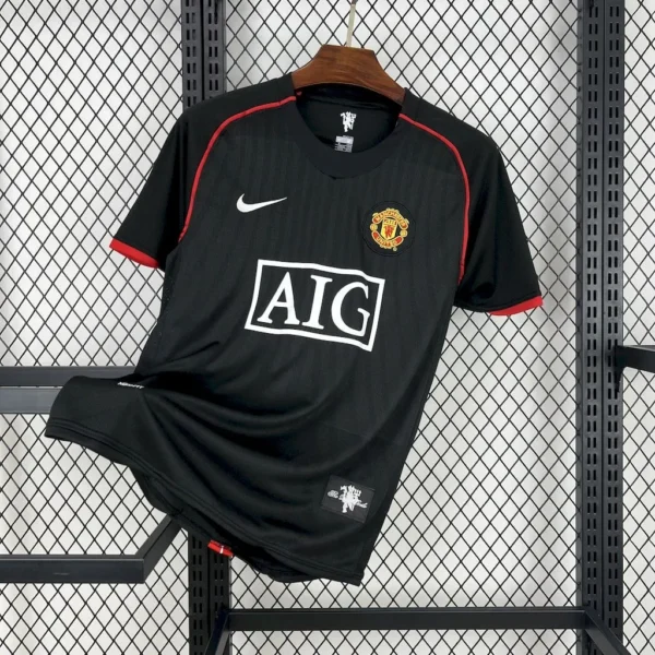 Manchester united classics training kit 05-06 front