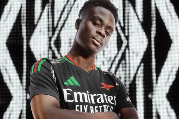 Arsenal Away Football Shirt 24/25 - Saka playing
