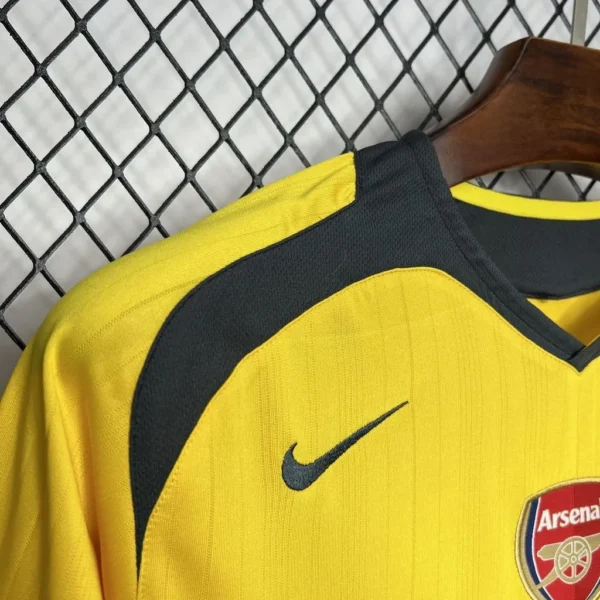 Arsenal FC Away Football Shirt 2005:2006 Detail