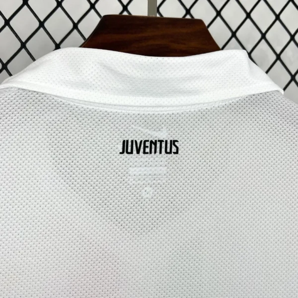 Juventus Balocco Away Football Shirt 2010:2011 Detail