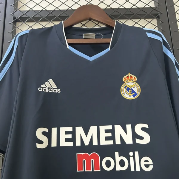 Real Madrid Away Football Shirt 2003:2004 Detail